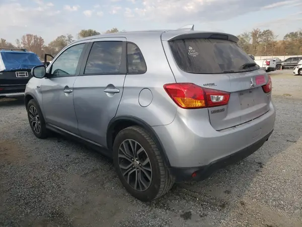 JA4AR3AU8HZ030555 2017 MITSUBISHI OUTLANDER - Image 2