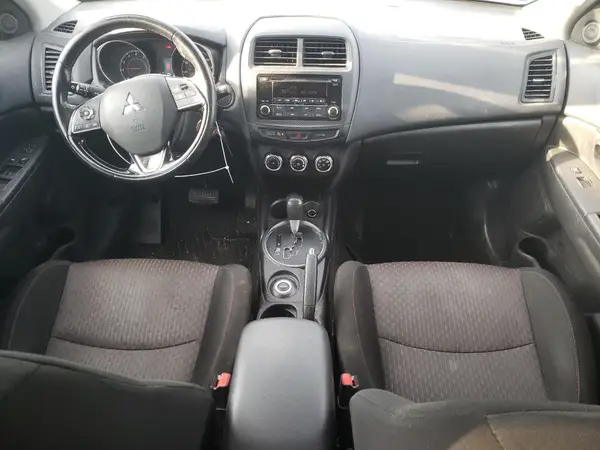 JA4AR3AU8HZ030555 2017 MITSUBISHI OUTLANDER - Image 8