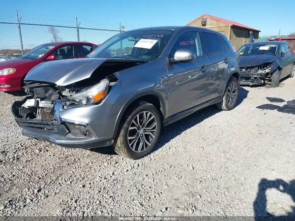 JA4AR3AU8HZ031396 2017 MITSUBISHI OUTLANDER - Image 2