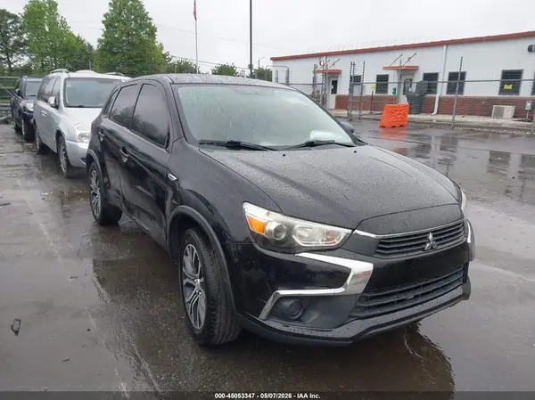 JA4AR3AU8HZ032354 2017 MITSUBISHI OUTLANDER - Image 1