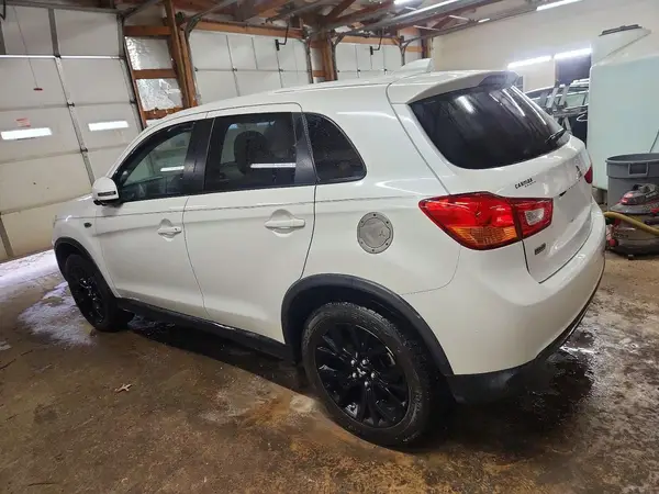 JA4AR3AU8HZ039420 2017 MITSUBISHI OUTLANDER - Image 2