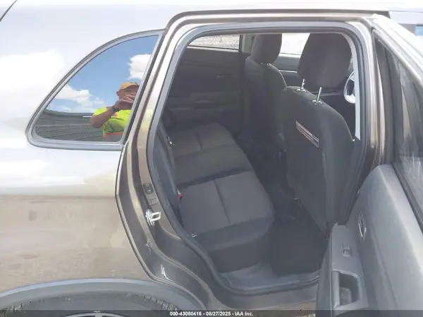 JA4AR3AU8HZ040471 2017 MITSUBISHI OUTLANDER - Image 8