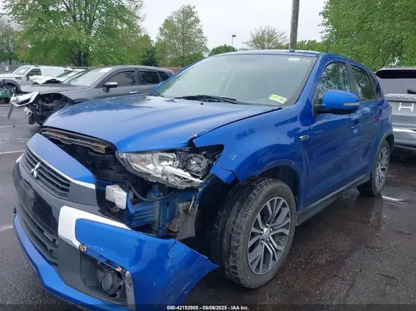 JA4AR3AU8HZ041247 2017 MITSUBISHI OUTLANDER - Image 2