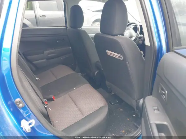 JA4AR3AU8HZ041247 2017 MITSUBISHI OUTLANDER - Image 8