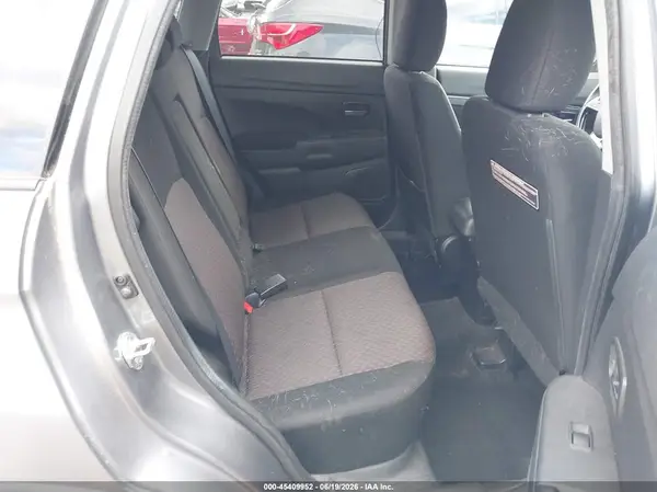 JA4AR3AU8HZ041975 2017 MITSUBISHI OUTLANDER - Image 8
