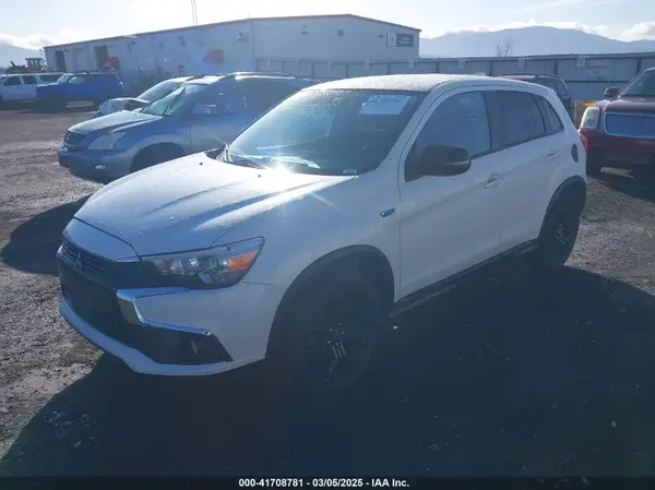 JA4AR3AU8HZ047128 2017 MITSUBISHI OUTLANDER - Image 2