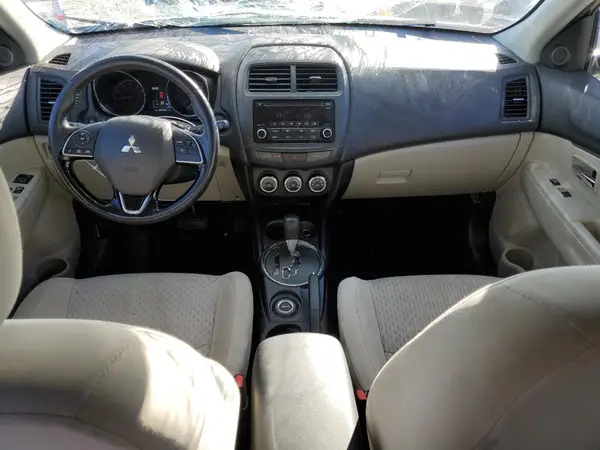 JA4AR3AU8HZ055472 2017 MITSUBISHI OUTLANDER - Image 8