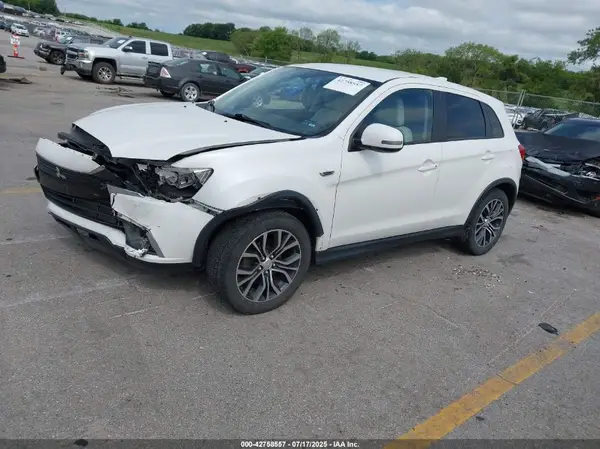 JA4AR3AU8HZ055584 2017 MITSUBISHI OUTLANDER - Image 2