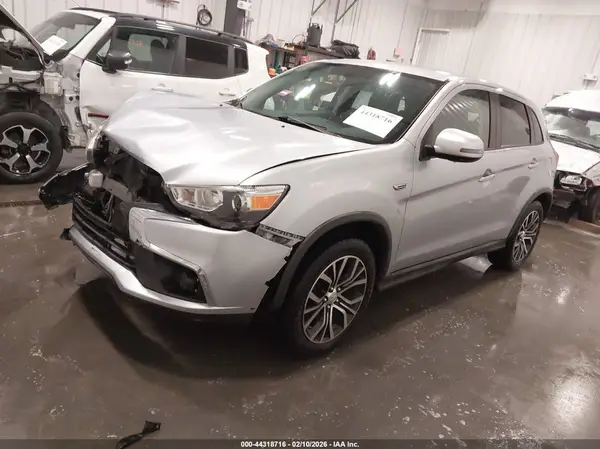 JA4AR3AU8HZ063779 2017 MITSUBISHI OUTLANDER - Image 2