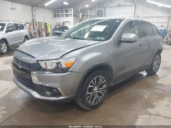 JA4AR3AU8HZ067573 2017 MITSUBISHI OUTLANDER - Image 2