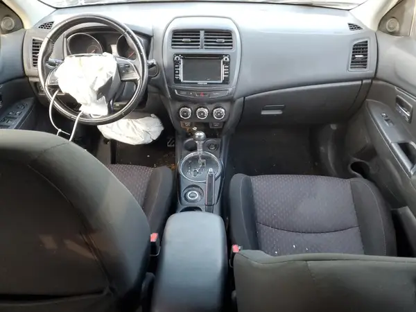 JA4AR3AU8HZ068092 2017 MITSUBISHI OUTLANDER - Image 8