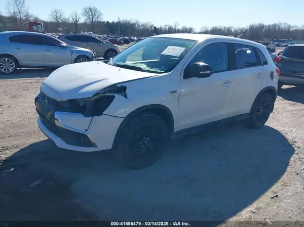 JA4AR3AU8HZ070182 2017 MITSUBISHI OUTLANDER - Image 2