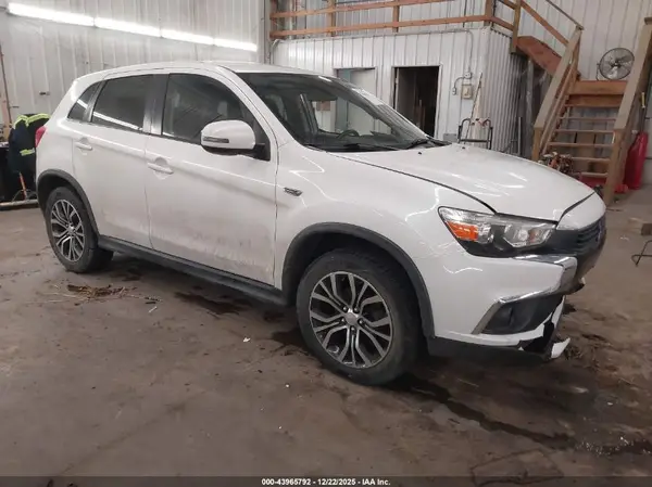 JA4AR3AU8HZ070389 2017 MITSUBISHI OUTLANDER - Image 1
