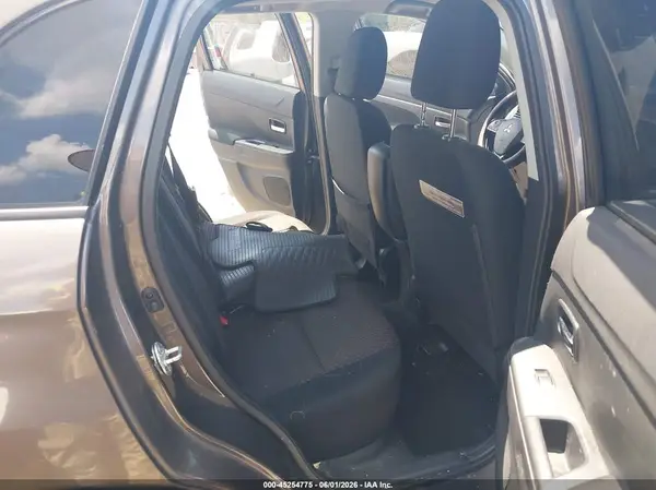 JA4AR3AU8HZ070425 2017 MITSUBISHI OUTLANDER - Image 8