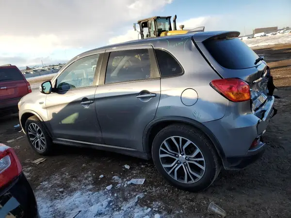 JA4AR3AU8JU000605 2018 MITSUBISHI OUTLANDER - Image 2