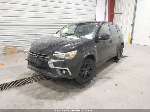 JA4AR3AU8JU005769 2018 MITSUBISHI OUTLANDER - Image 2