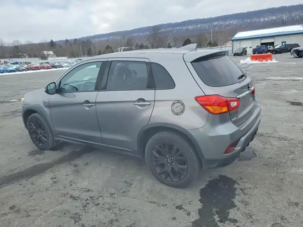 JA4AR3AU8JU006677 2018 MITSUBISHI OUTLANDER - Image 2