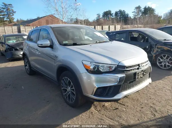 JA4AR3AU8JU006789 2018 MITSUBISHI OUTLANDER - Image 1