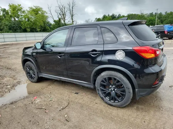 JA4AR3AU8JU008008 2018 MITSUBISHI OUTLANDER - Image 2