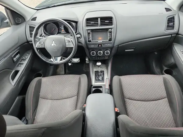 JA4AR3AU8JU008008 2018 MITSUBISHI OUTLANDER - Image 8