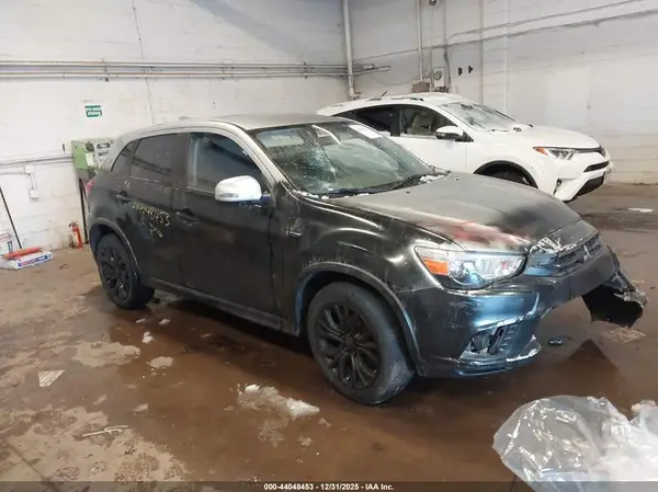 JA4AR3AU8JU008686 2018 MITSUBISHI OUTLANDER - Image 1