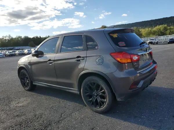 JA4AR3AU8JU008848 2018 MITSUBISHI OUTLANDER - Image 2