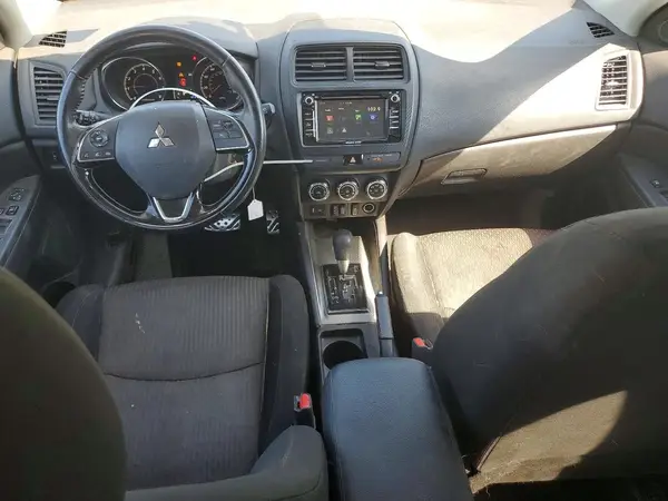 JA4AR3AU8JU010907 2018 MITSUBISHI OUTLANDER - Image 8
