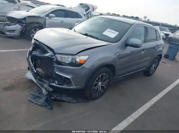 JA4AR3AU8JU012673 2018 MITSUBISHI OUTLANDER - Image 2