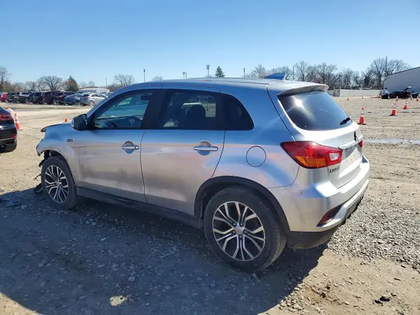 JA4AR3AU8JU012804 2018 MITSUBISHI OUTLANDER - Image 2