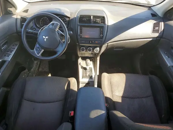 JA4AR3AU8JU012804 2018 MITSUBISHI OUTLANDER - Image 8