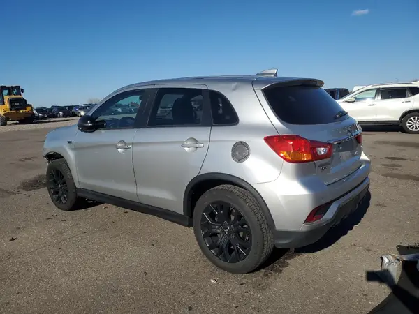 JA4AR3AU8JU016027 2018 MITSUBISHI OUTLANDER - Image 2