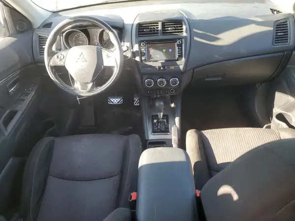 JA4AR3AU8JU016027 2018 MITSUBISHI OUTLANDER - Image 8