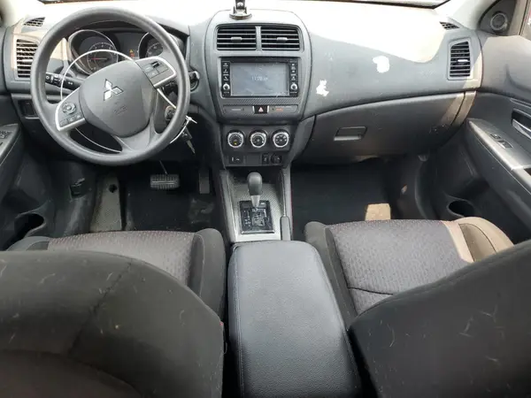 JA4AR3AU8JU016142 2018 MITSUBISHI OUTLANDER - Image 8