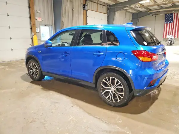 JA4AR3AU8JU016187 2018 MITSUBISHI OUTLANDER - Image 2