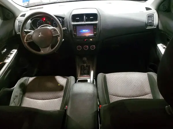 JA4AR3AU8JU016187 2018 MITSUBISHI OUTLANDER - Image 8