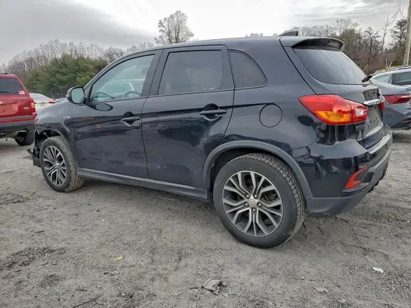 JA4AR3AU8JU016268 2018 MITSUBISHI OUTLANDER - Image 2