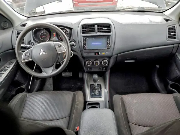 JA4AR3AU8JU016268 2018 MITSUBISHI OUTLANDER - Image 8