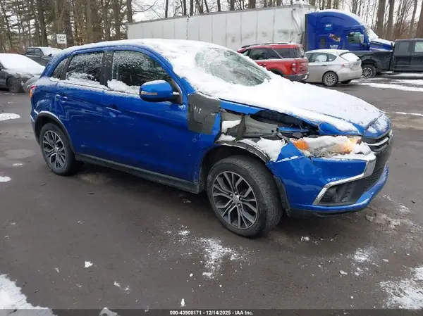 JA4AR3AU8JU016335 2018 MITSUBISHI OUTLANDER - Image 1