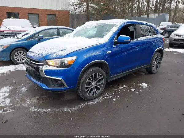 JA4AR3AU8JU016335 2018 MITSUBISHI OUTLANDER - Image 2