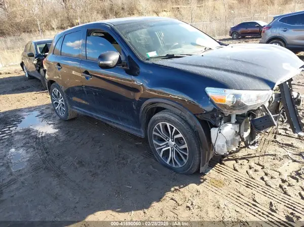 JA4AR3AU8JU017033 2018 MITSUBISHI OUTLANDER - Image 1