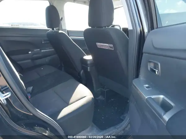 JA4AR3AU8JU017033 2018 MITSUBISHI OUTLANDER - Image 8