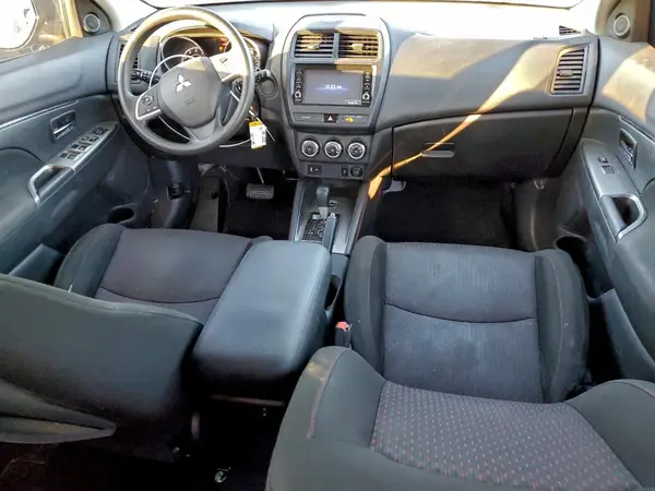 JA4AR3AU8JU018182 2018 MITSUBISHI OUTLANDER - Image 8