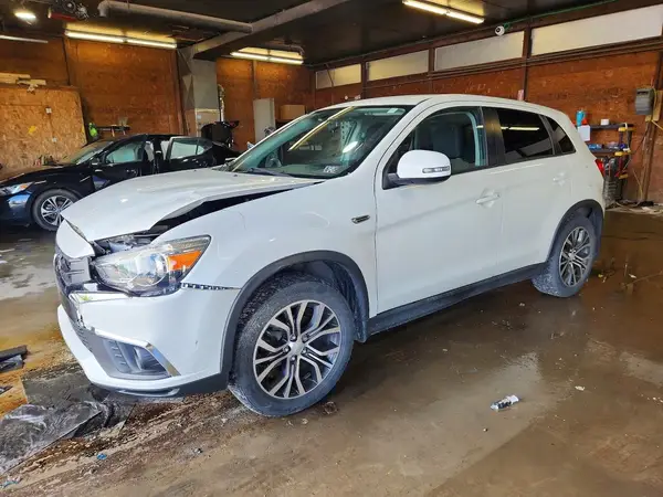 JA4AR3AU8JU021485 2018 MITSUBISHI OUTLANDER - Image 1