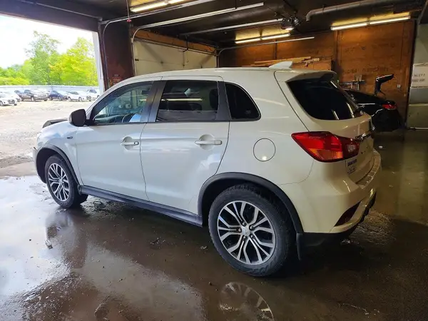 JA4AR3AU8JU021485 2018 MITSUBISHI OUTLANDER - Image 2