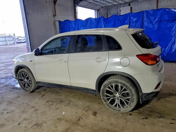 JA4AR3AU8JZ004608 2018 MITSUBISHI OUTLANDER - Image 2