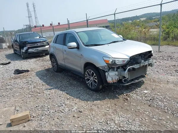 JA4AR3AU8JZ017777 2018 MITSUBISHI OUTLANDER - Image 1