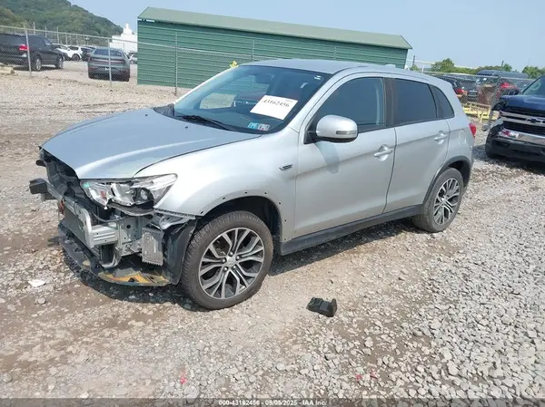 JA4AR3AU8JZ017777 2018 MITSUBISHI OUTLANDER - Image 2