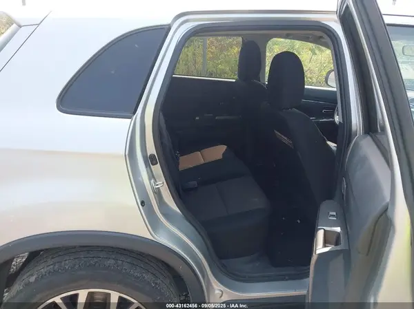 JA4AR3AU8JZ017777 2018 MITSUBISHI OUTLANDER - Image 8