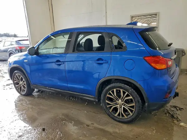 JA4AR3AU8KU001710 2019 MITSUBISHI OUTLANDER - Image 2