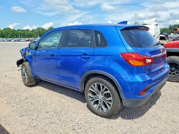 JA4AR3AU8KU019057 2019 MITSUBISHI OUTLANDER - Image 2